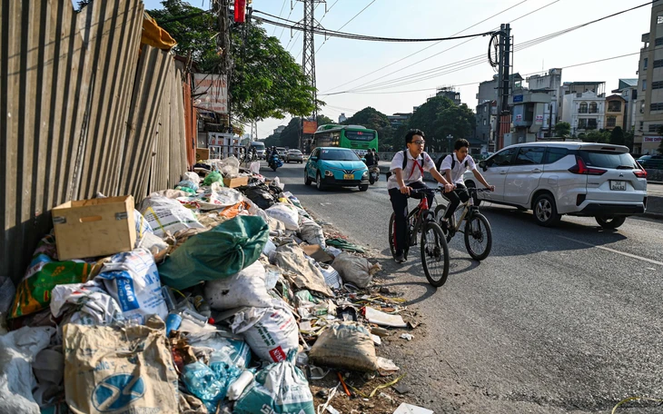 Cây cầu nghìn tỉ chơi vơi 2 trụ giữa sông vì thiếu mặt bằng làm đường dẫn - Ảnh 15.