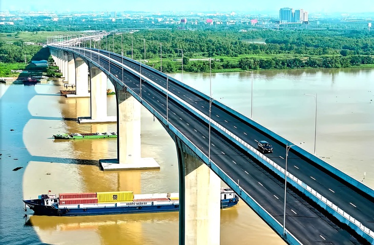 Người dân TP.HCM chờ đường vượt biển, đường ven sông, metro nối sân bay - Ảnh 1.