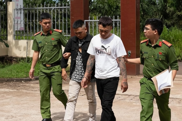 Bắt nhóm thanh niên quậy phá tiểu thương, đòi tiền bảo kê tại hội chợ - Ảnh 1.