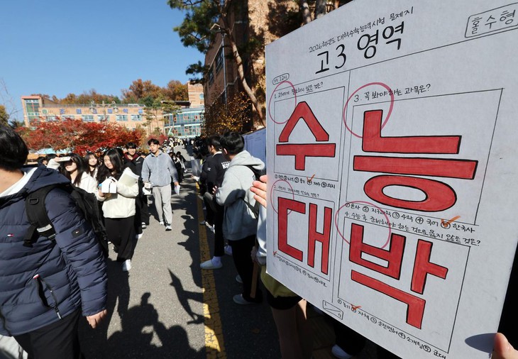 Lứa 'heo vàng' 2007 khiến kỳ thi đại học Hàn Quốc đông kỷ lục - Ảnh 1.