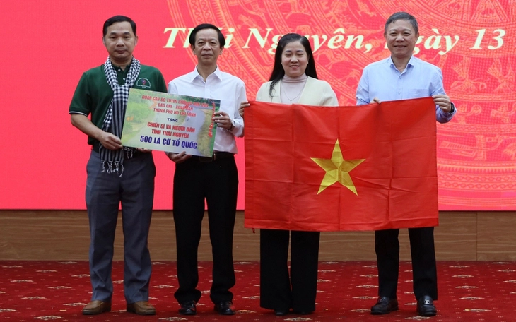 Đoàn tuyên giáo, báo chí TP.HCM thăm, tặng quà chiến sĩ biên phòng và người dân biên giới Cao Bằng - Ảnh 7.