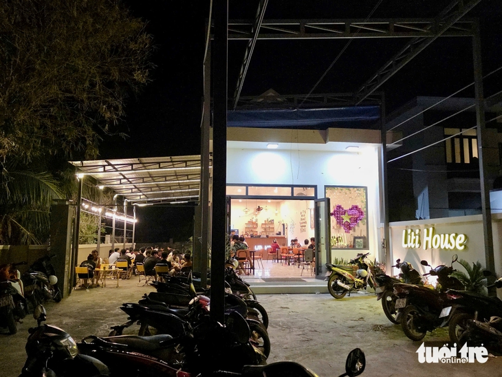 Muôn kiểu sống chung với mất điện của người dân vùng bão phía đông Đắk Lắk - Ảnh 9.