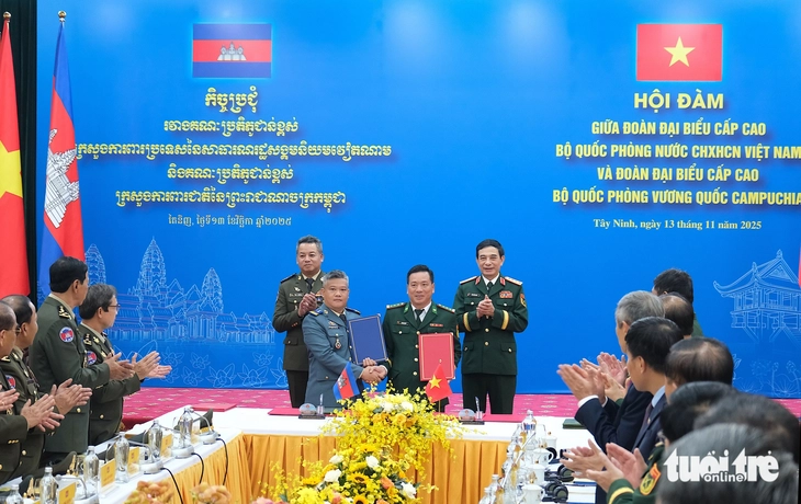 Bộ trưởng Quốc phòng Việt Nam và Campuchia hội đàm tại Tây Ninh - Ảnh 8.