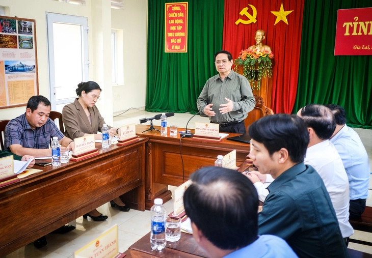 Thủ tướng: Phải đưa dân vùng kém an toàn ven biển đến khu tái định cư- Ảnh 1.