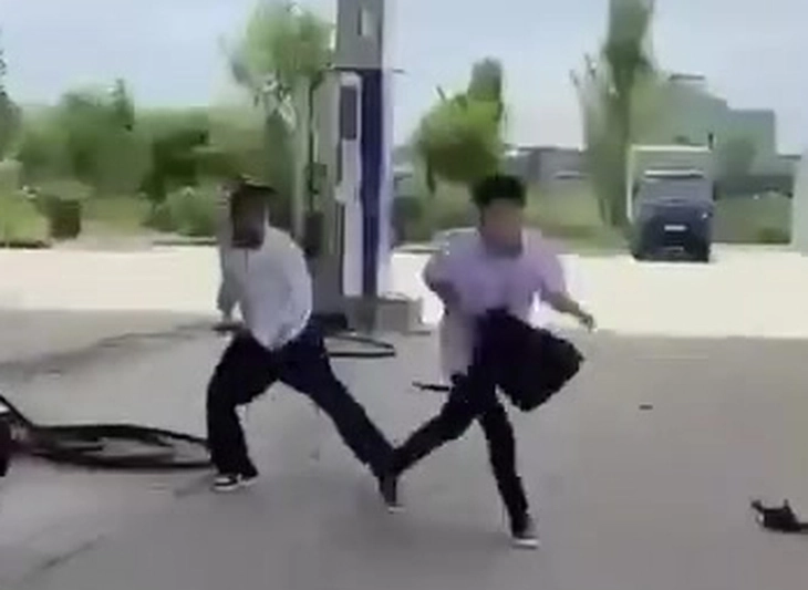 Bắt hai nam sinh liên quan vụ đánh nhau làm một học sinh lớp 12 tử vong - Ảnh 1.