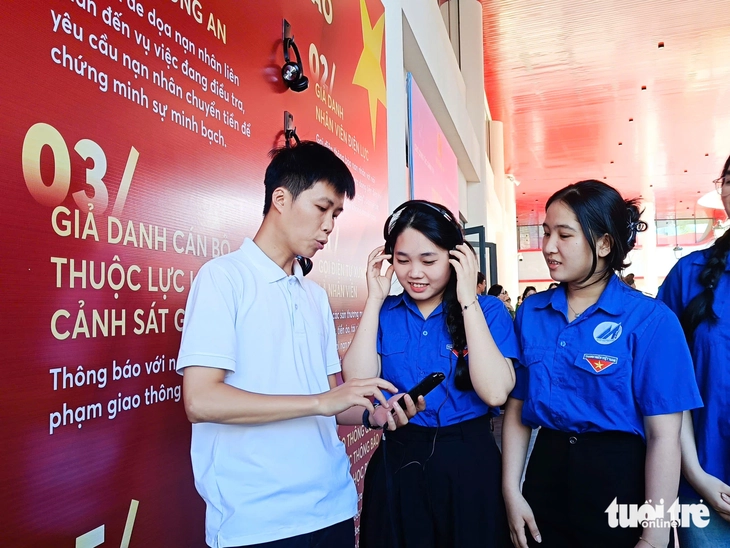 Bộ Công an triển lãm ảnh thực trạng tội phạm mua bán người, bạo lực giới tính- Ảnh 4.