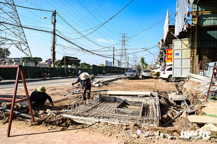 Tuyến đường nối 3 trục vành đai ngổn ngang sau 9 năm mở rộng, dân ngột ngạt vì bụi và rác - Ảnh 3.