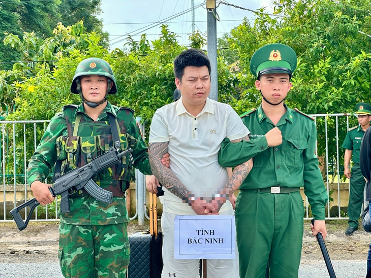 Tiếp nhận 57 công dân Việt Nam do Campuchia trao trả, có 3 người bị truy nã - Ảnh 4.