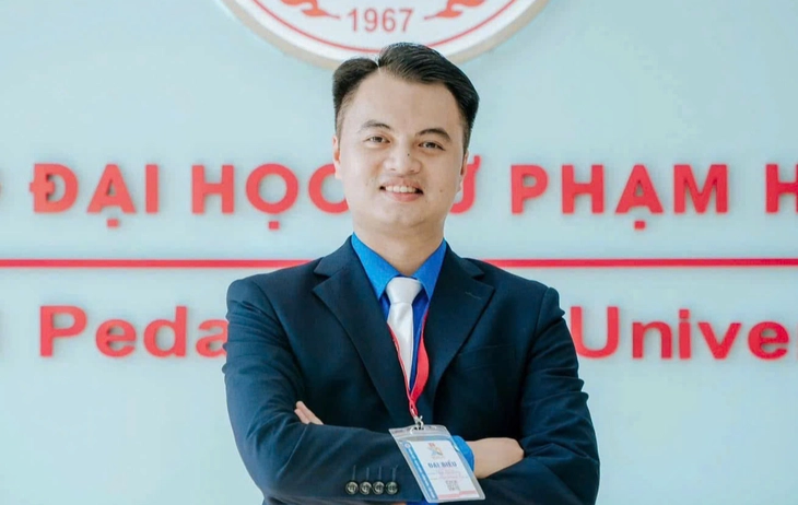 Thủ khoa trường sư phạm từng học đại học 10 năm - Ảnh 1.