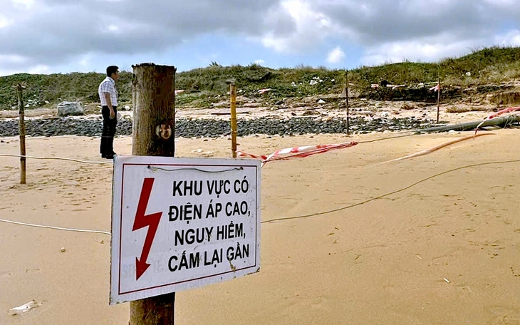 Tự dựng kè cứu nhà, người dân vẫn bất lực trước triều cường dữ dội - Ảnh 2.