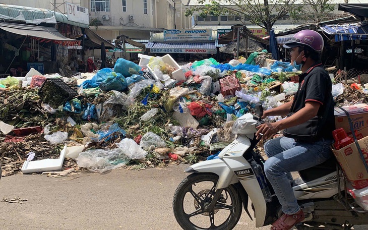 Dân 'ngộp thở' vì lò sấy cà phê trái phép giữa khu dân cư - Ảnh 2.