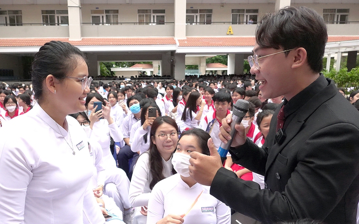 Học sinh cấp 3 thêm kiến thức từ Phiên tòa giả định về bạo lực học đường trên mạng - Ảnh 3.