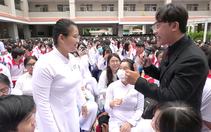 bạo lực học đường - Ảnh 1.