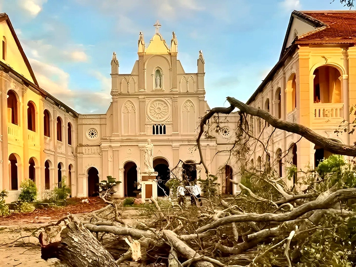 Các cơ sở du lịch Gia Lai khắc phục sau bão Kalmaegi, giảm quy mô hoặc tạm dừng các lễ hội - Ảnh 1.