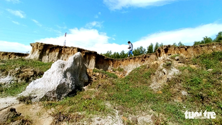 Phá nát ruộng đồng rồi lơ trách nhiệm và xin phá sản - Ảnh 2.