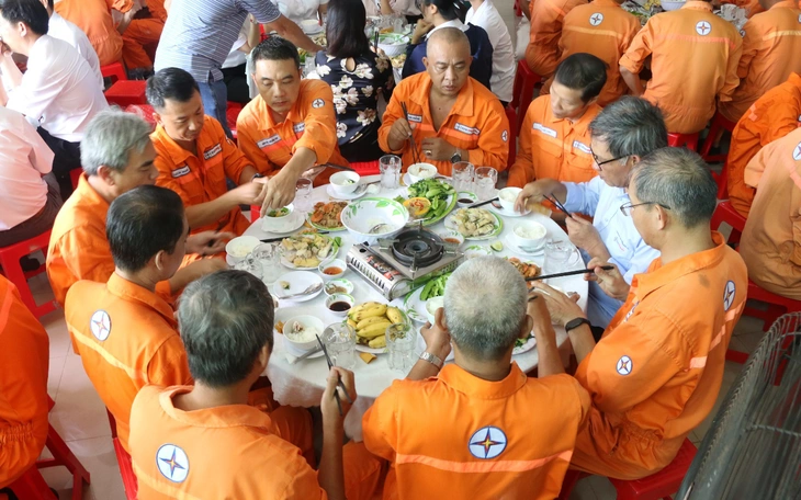 Những trường hợp lao động được Công đoàn Hà Nội tặng voucher mua hàng, vé xe miễn phí - Ảnh 3.