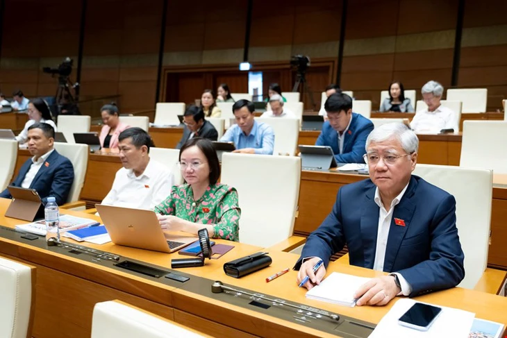 Quốc hội đồng ý chuyển nguồn để thực hiện lương cơ sở, yêu cầu tạo nguồn cải cách tiền lương - Ảnh 1.