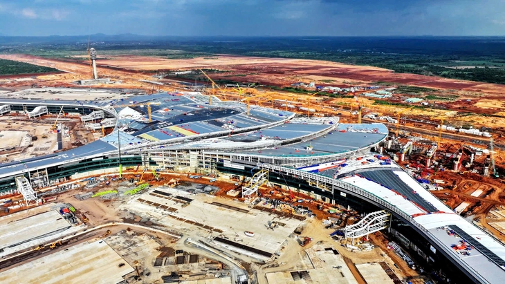 TP.HCM muốn trở thành trung tâm trung chuyển hàng đầu khu vực - Ảnh 2. TP.HCM muốn trở thành trung tâm trung chuyển hàng đầu khu vực - Ảnh 2.