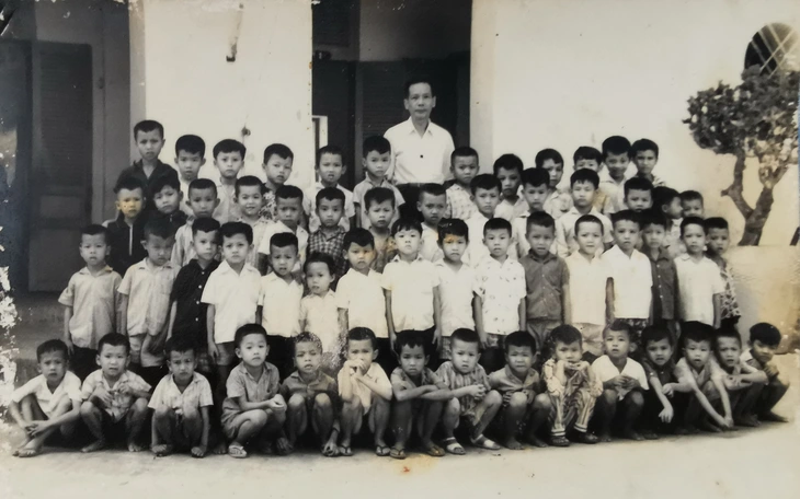 Nhớ bụi phấn trên mái tóc thầy cô - Kỳ 2: Bài học tiếng Việt của giáo sư hóa - Ảnh 3.