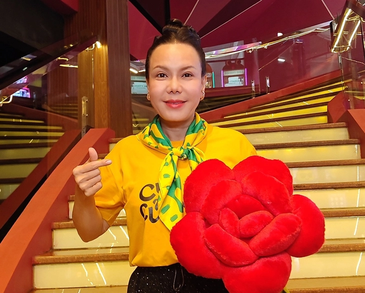 Việt Hương - Ảnh 1.