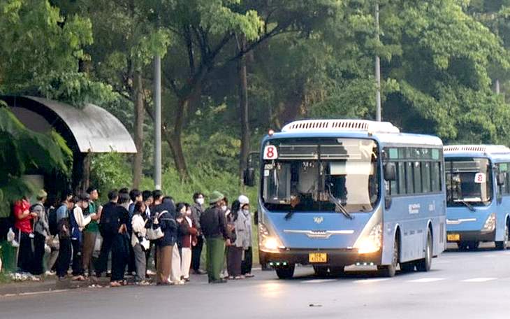 Đi xe buýt ngắm phố phường - Ảnh 3.