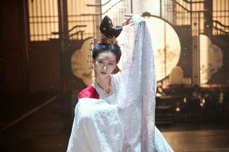 Màn ảnh Hoa ngữ đau đầu 'cuộc chiến tranh phiên' - Ảnh 2.