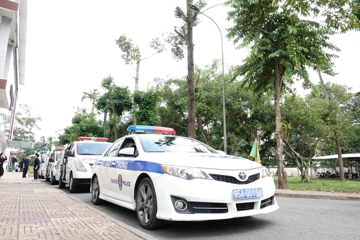 Bệnh viện Đa khoa trung ương Cần Thơ ghép thận từ người hiến chết não - Ảnh 3.