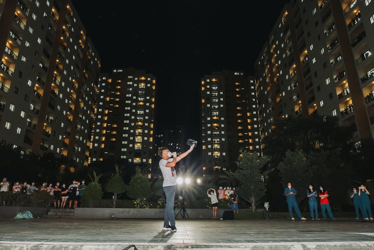 Nhiếp ảnh gia kể chuyện đồng lòng vượt qua đại dịch - Ảnh 8. Nhiếp ảnh gia kể chuyện đồng lòng vượt qua đại dịch COVID-19 - Ảnh 8.