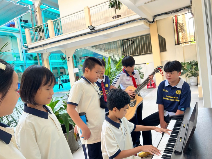 Mời nghệ sĩ dạy âm nhạc: trường ủng hộ ý tưởng, băn khoăn cách thực hiện- Ảnh 1. Mời nghệ sĩ dạy âm nhạc: trường ủng hộ ý tưởng, băn khoăn cách thực hiện - Ảnh 1.