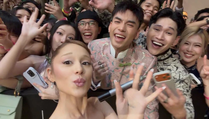 Orange tặng nón lá, dạy Ariana Grande đu trend 'Em chào sếp' - Ảnh 1.