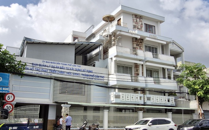 Thuê luật sư hơn 500 triệu đồng kiện ngân hàng bảo lãnh tạm ứng 35 tỉ đồng - Ảnh 2.