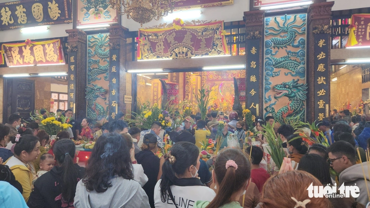 Vì sao phường đề nghị đặt lại trạm soát vé vào cúng Bà Chúa Xứ núi Sam? - Ảnh 2.