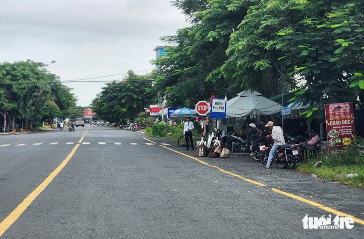 Vì sao phường đề nghị đặt lại trạm soát vé vào cúng Bà Chúa Xứ núi Sam? - Ảnh 3.