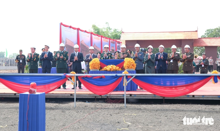 Khởi công trường tiểu học tại Campuchia do Bộ Quốc phòng Việt Nam hỗ trợ - Ảnh 1.