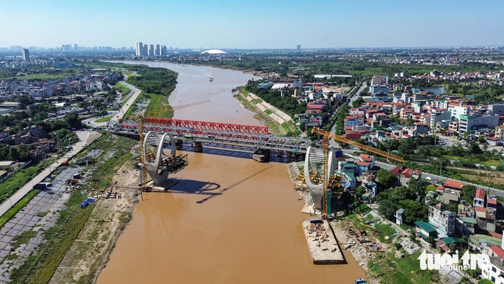 Cầu nghìn tỉ chơi vơi 2 trụ giữa sông vì thiếu mặt bằng làm đường dẫn - Ảnh 5.