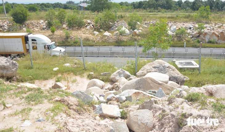 Gia cố mái taluy, làm mương thoát nước chống ngập cao tốc Vĩnh Hảo - Phan Thiết- Ảnh 3. Vĩnh Hảo - Phan Thiết - Ảnh 3.