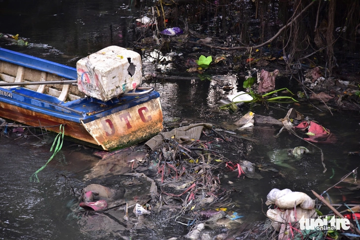 Dân ven rạch Bà Lớn, Ông Bé than khổ, người có nhà phải thuê trọ vì ngại nước dâng - Ảnh 6.