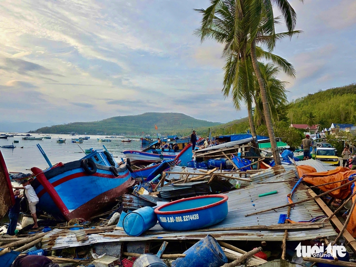 Chạy đua sửa tàu sau bão số 13: Xưởng quá tải, chủ tàu thấp thỏm chờ ngày ra biển - Ảnh 7.