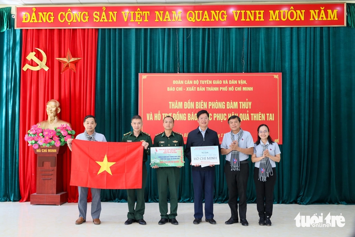 báo chí - Ảnh 1.