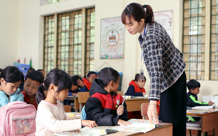 Thủ tướng Phạm Minh Chính: Cần bảo đảm giáo viên được thụ hưởng mức lương tương xứng với công sức - Ảnh 4.