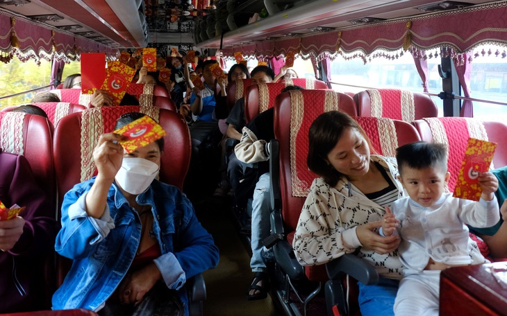 Những trường hợp lao động được Công đoàn Hà Nội tặng voucher mua hàng, vé xe miễn phí - Ảnh 2.