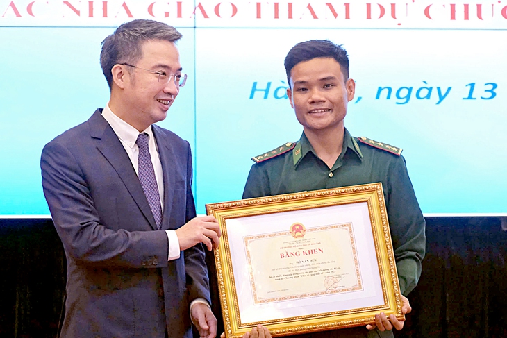 Vinh danh 80 thầy cô vượt núi, giữ con chữ cho học trò và bà con vùng biên - Ảnh 1.