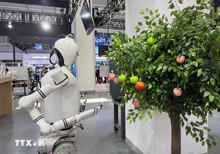 Amazon dội 'gáo nước lạnh' vào cơn sốt robot hình người tại Web Summit - Ảnh 1. robot hình người - Ảnh 1.