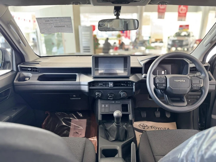 Toyota Hilux - Ảnh 3.