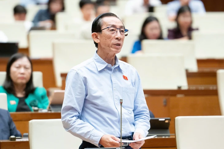 Đại biểu Quốc hội: Cần mạnh dạn bỏ giấy phép xây dựng cho tất cả nhà ở riêng lẻ - Ảnh 2.