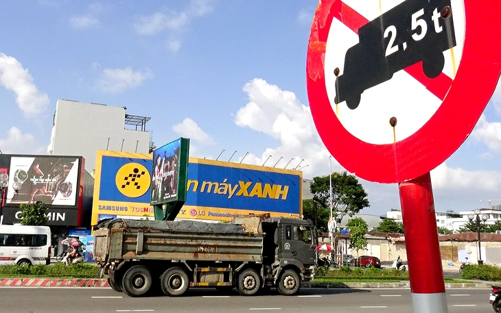 Đường huyết mạch ở trung tâm Đà Nẵng lại xuất hiện đoạn như ‘ruộng cày’ - Ảnh 6.