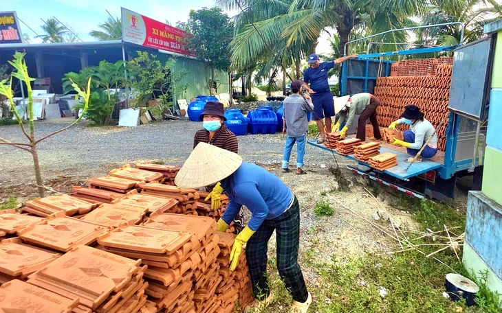 Tái thiết những ngôi làng nơi đầu sóng gió - Ảnh 10.