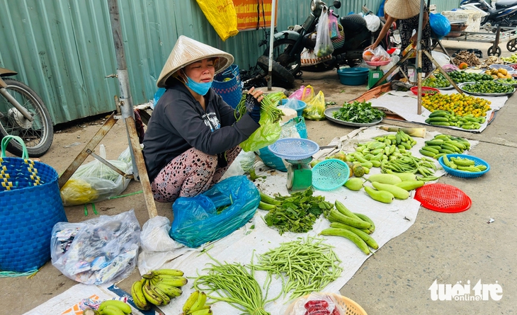 Giá rau xanh, bầu, mướp... ở miền Tây tăng cao vì mùa nước nổi làm đứt vụ - Ảnh 4.