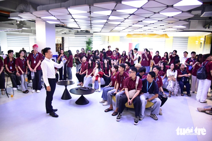 Sinh viên truyền thông tìm hiểu quy trình tổ chức Ngày hội Việt Nam Xanh của báo Tuổi Trẻ- Ảnh 5. Sinh viên truyền thông tìm hiểu quy trình tổ chức Ngày hội Việt Nam Xanh của báo Tuổi Trẻ- Ảnh 5.