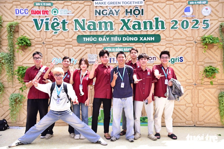 Sinh viên truyền thông tìm hiểu quy trình tổ chức Ngày hội Việt Nam Xanh của báo Tuổi Trẻ- Ảnh 8. Sinh viên truyền thông tìm hiểu quy trình tổ chức Ngày hội Việt Nam Xanh của báo Tuổi Trẻ - Ảnh 8.